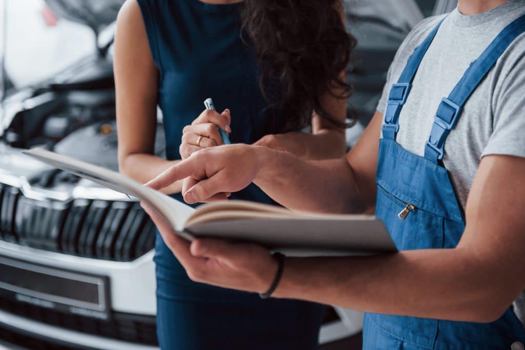 Vale a pena comprar um Toyota seminovo? Conheça os principais fatores que influenciam a decisão