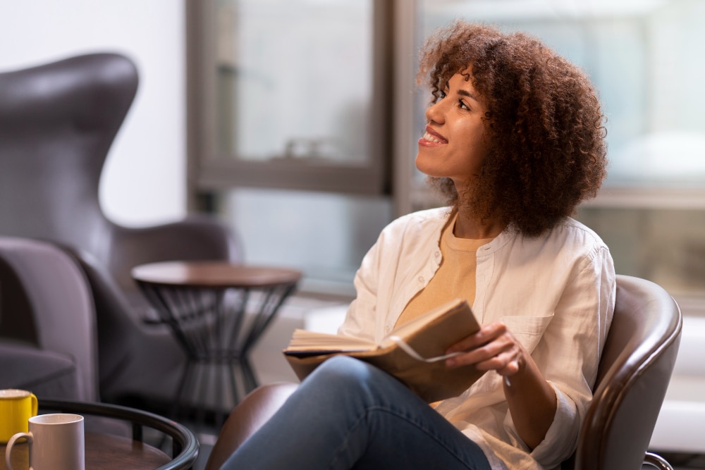 Entender como as pessoas se comportam no ambiente de trabalho pode ajudar a construir relações profissionais mais equilibradas e a tomar decisões mais adequadas na gestão de equipes.